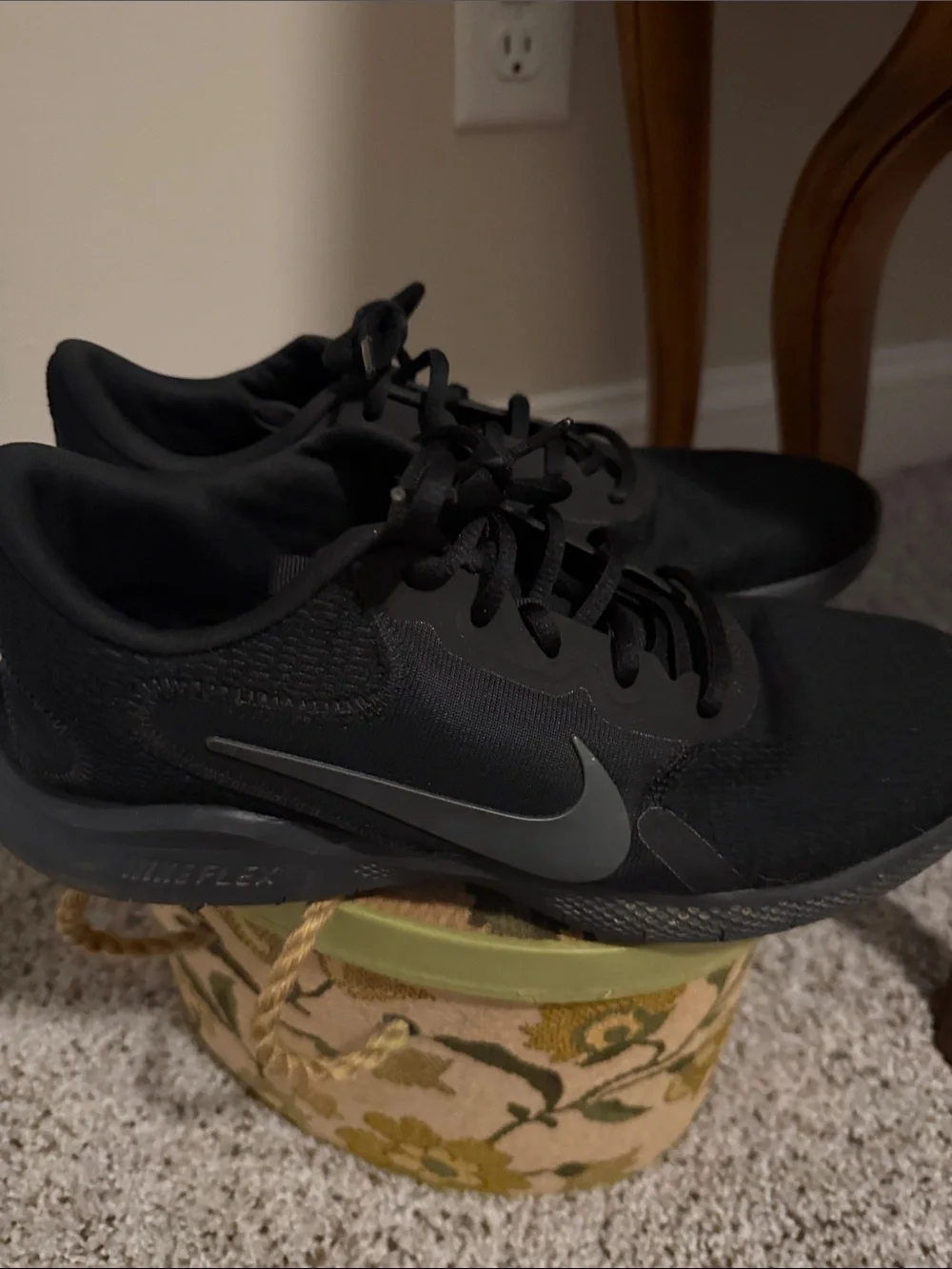 Men’s Nike Flex Black Low-Profile Mesh Lace-Up Sneakers-size 10.5